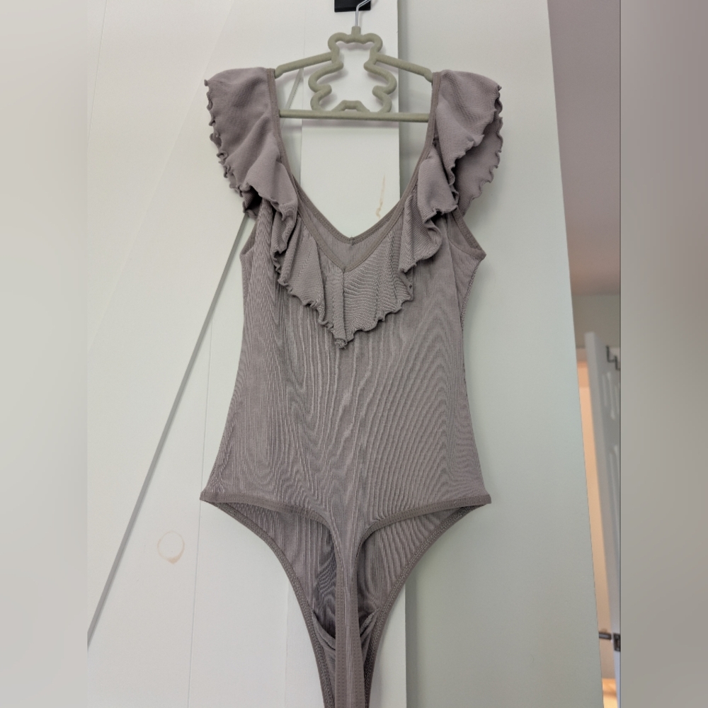 Aritzia Wilfred Thong Bodysuit in Light Taupe Gray XS